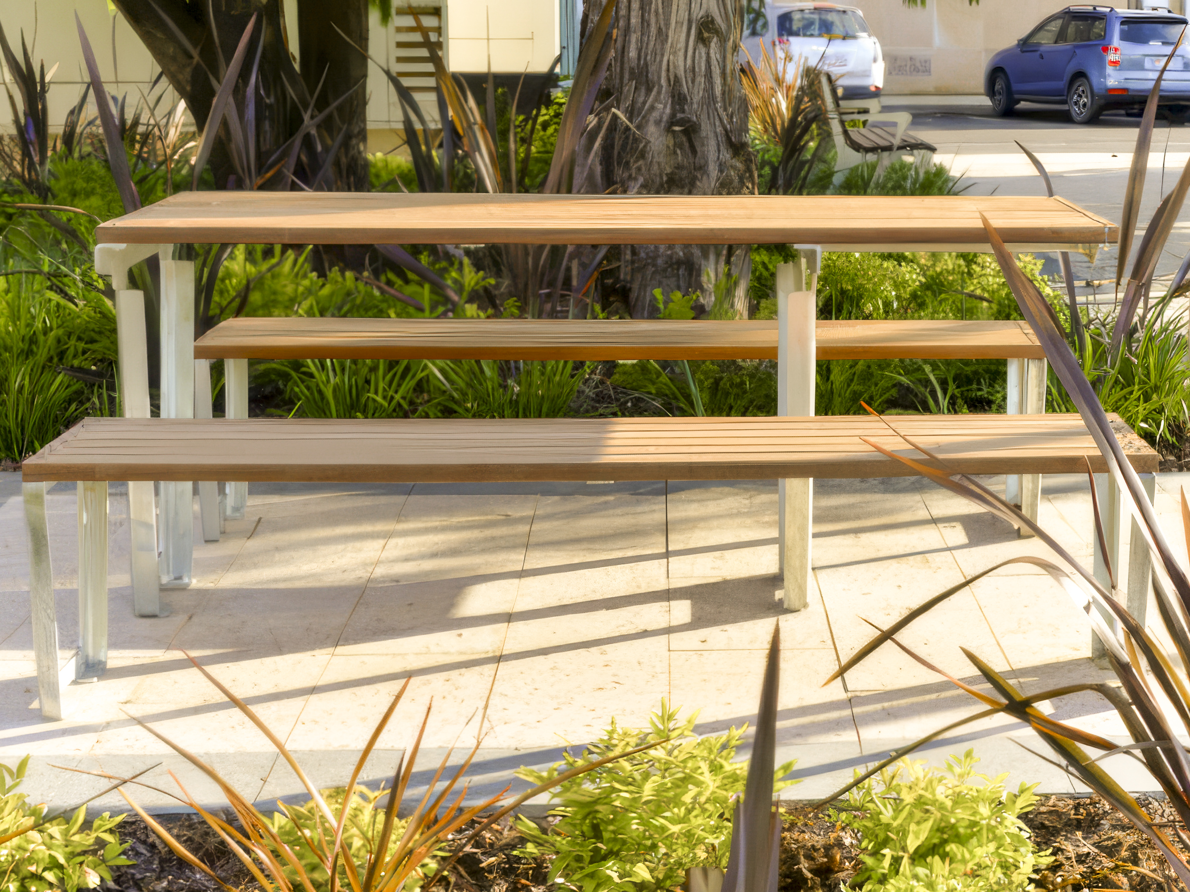 civic-picnic-setting-04a-600x450_Upscale Standard
