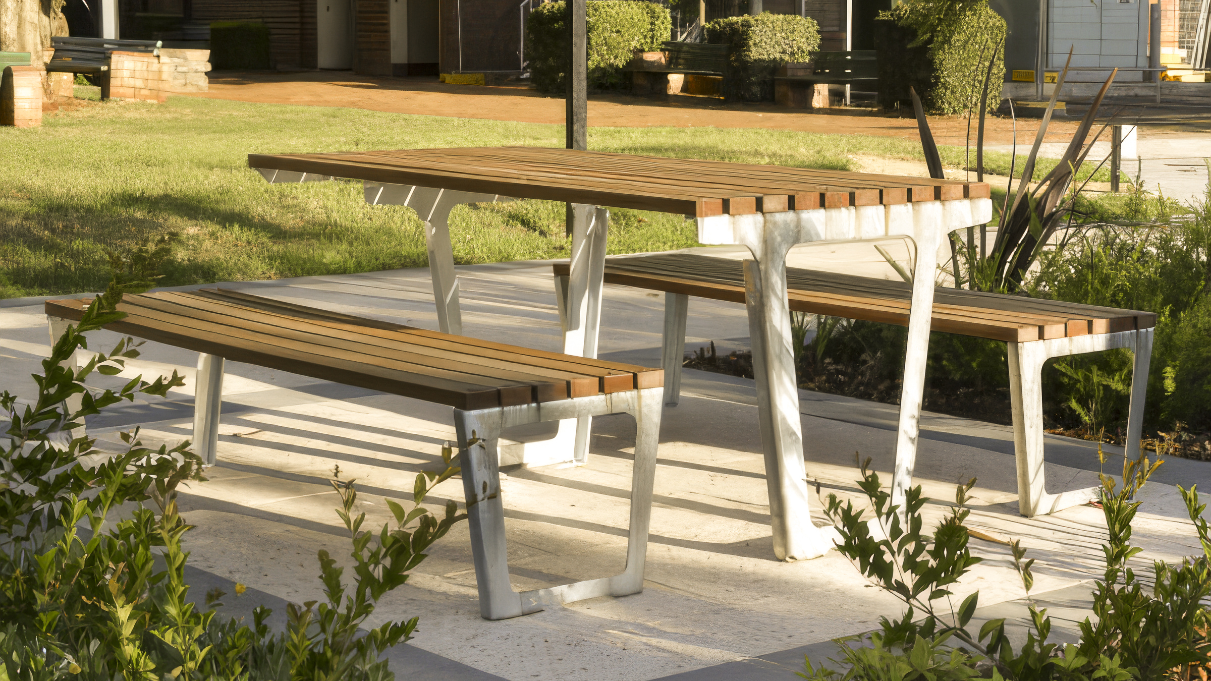 civic-picnic-setting-08a-600x450_Upscale Standard