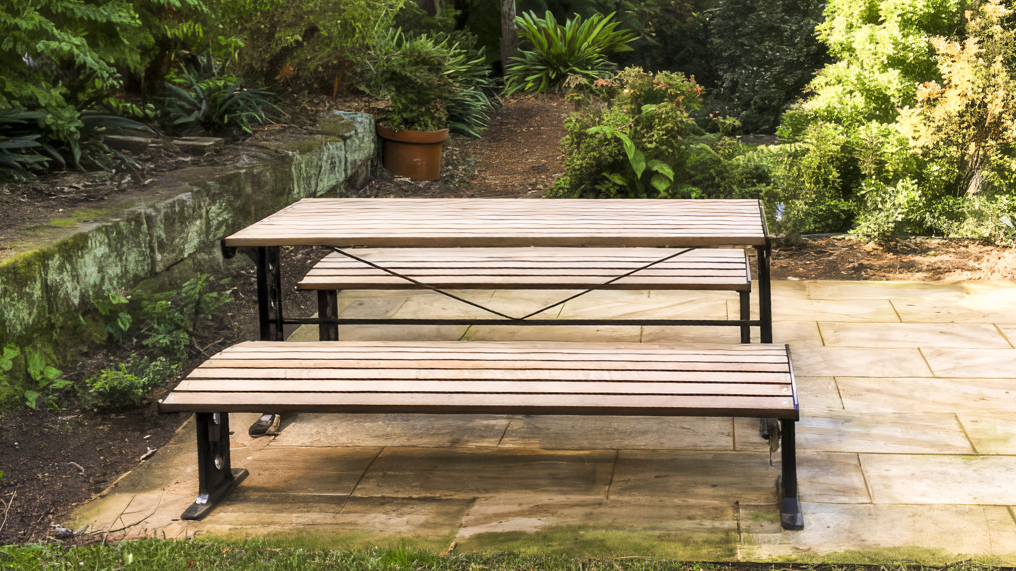 fiesta-picnic-setting-04a-600x450_Upscale Standard