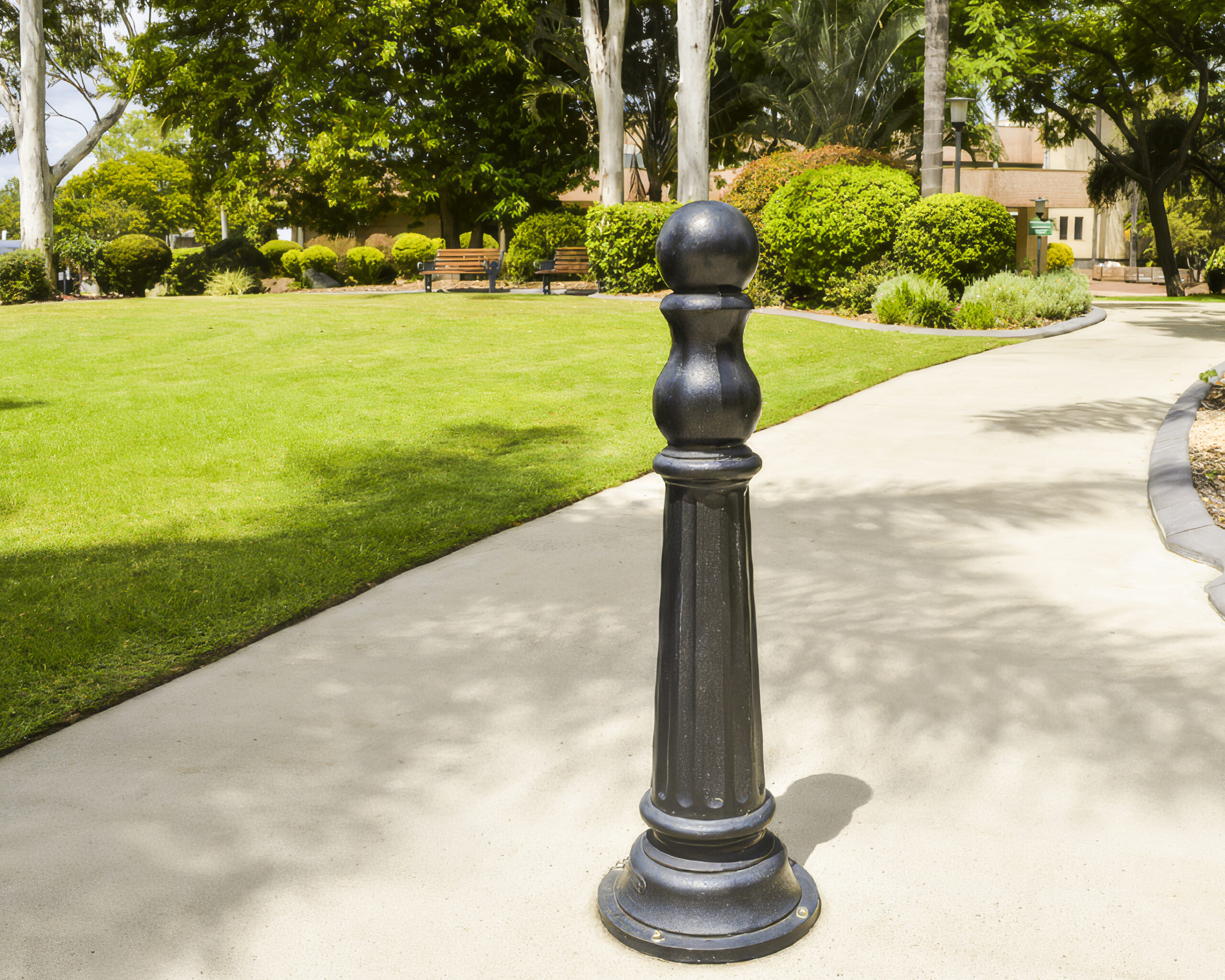 london-bollard-05a-standard-upscaler