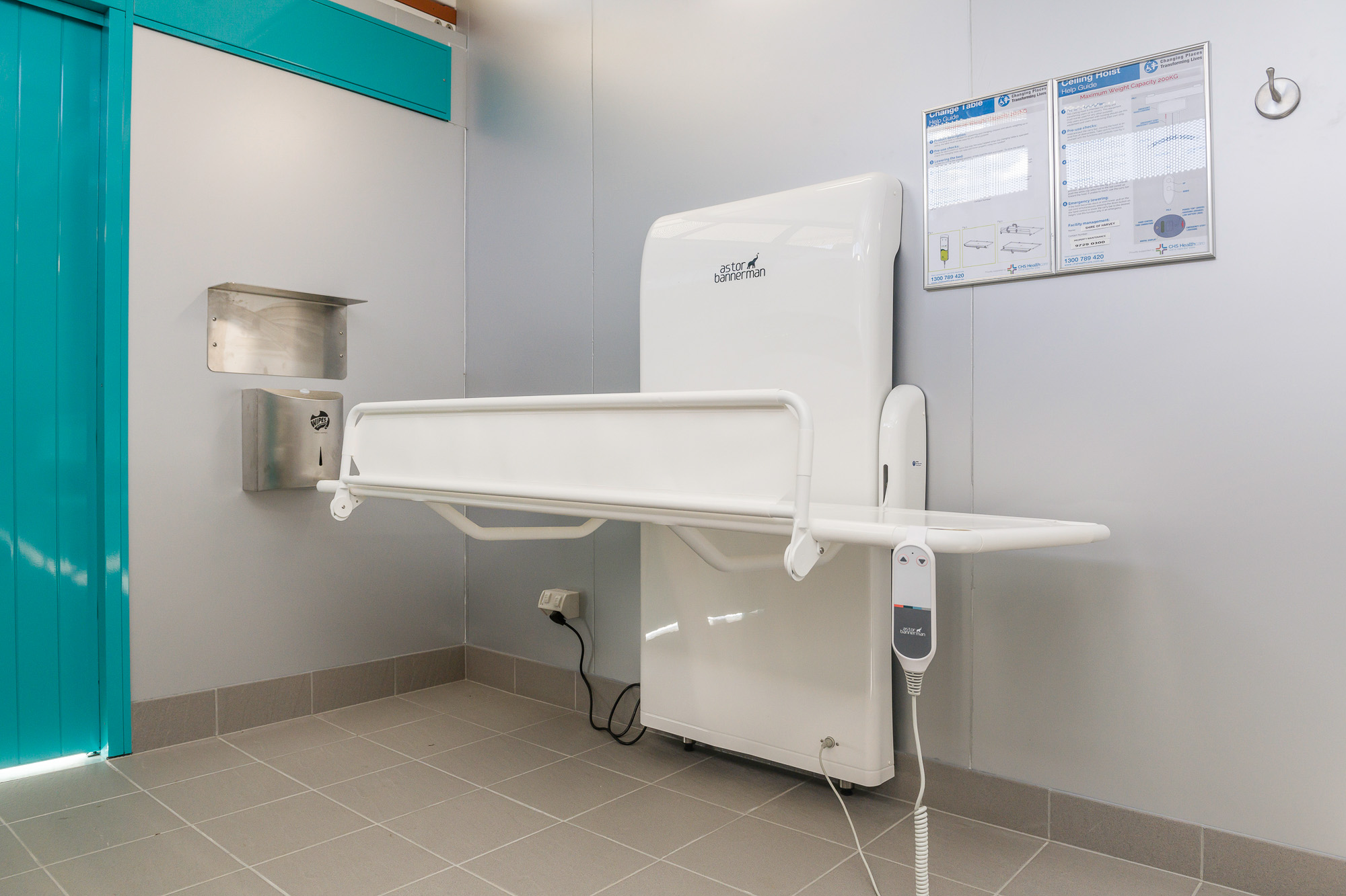 Dr Peter Topham Swimming Pool Toilets (10 of 43)