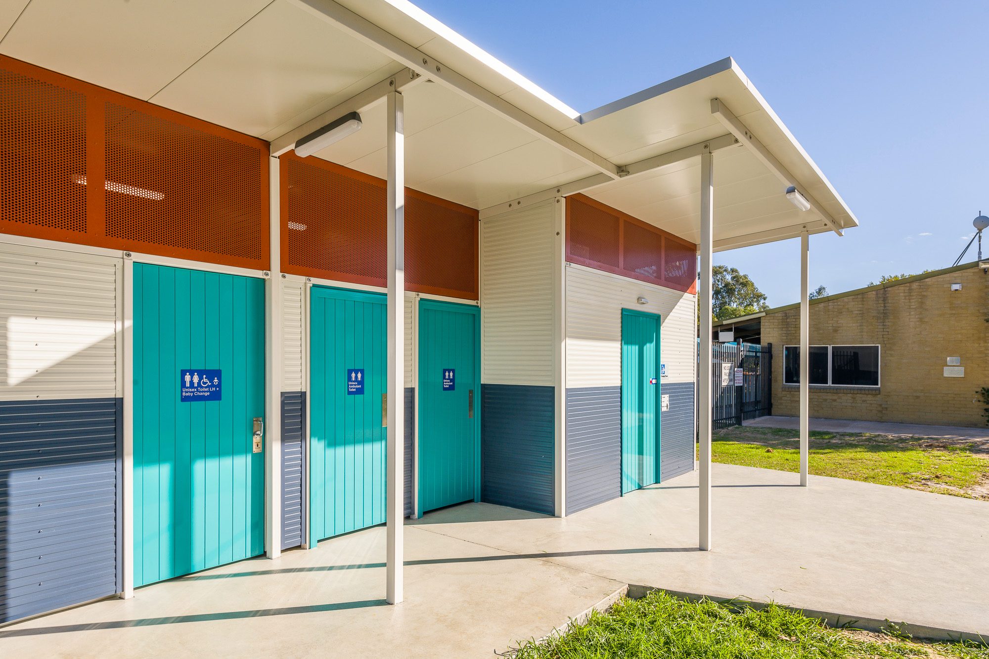 Dr Peter Topham Swimming Pool Toilets (29 of 43)